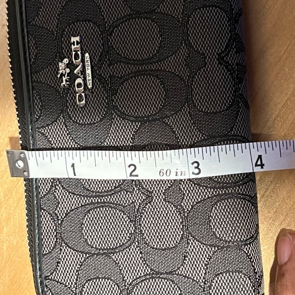 Coach Accordion Zip Wallet In Signature Jacquard - Picture 2 of 7